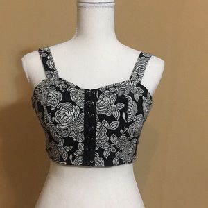 🖤FOREVER 21🖤 BLACK/WHITE ROSE CROP TOP